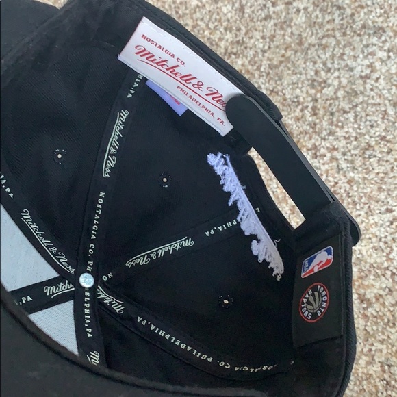 Toronto Raptors Hat - Picture 2 of 2